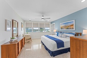 4 dormitoris, escriptori i planxa i posts de planxar 