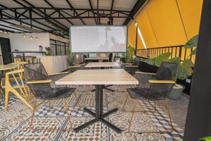 Dining - MODERNO LOFT. CAOBOS COLIVING+COWORKING. ZONA ROSA (Barrio Caobos)