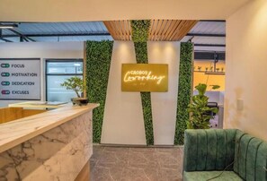 Lobby - MODERNO LOFT. CAOBOS COLIVING+COWORKING. ZONA ROSA (Barrio Caobos)
