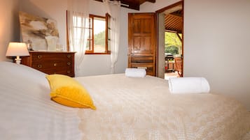 2 bedrooms, travel cot, bed sheets