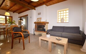 Living area - 2 bedroom stunning home in Popolasca (Popolasca)