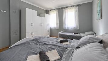 3 camere, culla da viaggio, Wi-Fi gratuito, lenzuola