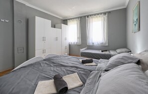 3 bedrooms, travel crib, free WiFi, bed sheets