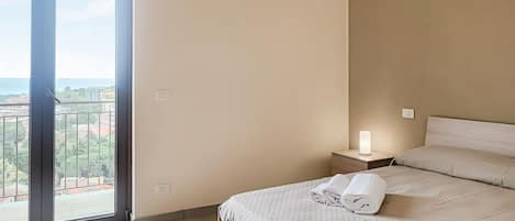 Berço de viagem, Wi-Fi de cortesia, roupa de cama