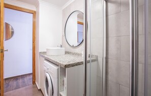 Suihku, hiustenkuivaaja