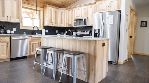 The Honey Bear House: Retreat in the Woods