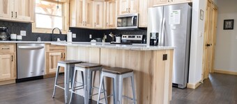 The Honey Bear House: Retreat in the Woods