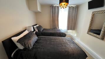 2 bedrooms, iron/ironing board, free WiFi, bed sheets