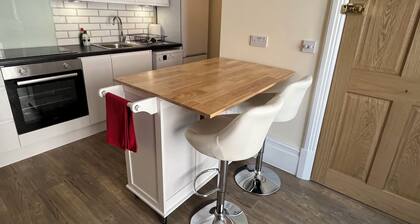 Glastonbury Getaway - Ground Floor, 1 BD Apt, Sleeps 3
