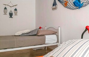2 bedrooms, travel crib, free WiFi