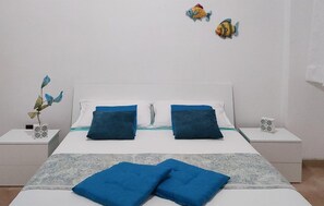 2 bedrooms, travel cot, free WiFi