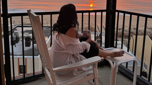 A balcony with a view of the sunset over the ocean. - Breathtaking Ocean view, few steps to the beach!!!!! (Ocean City)