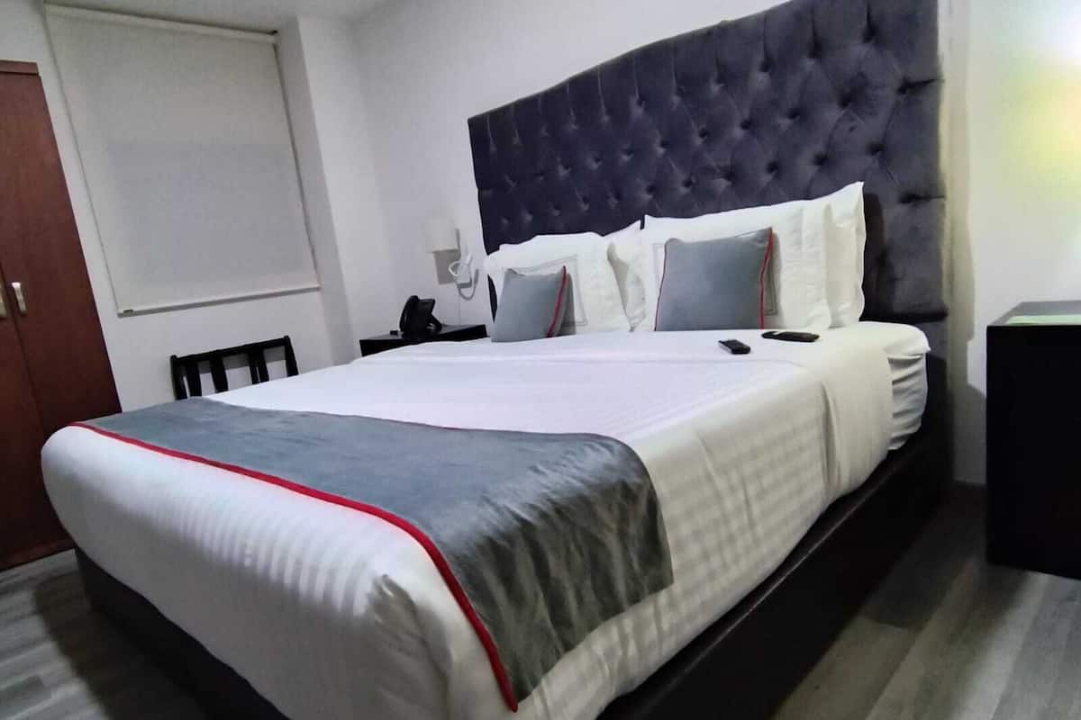 Standaard eenpersoonskamer | Luxe beddengoed, donzen dekbedden, een kluis op de kamer