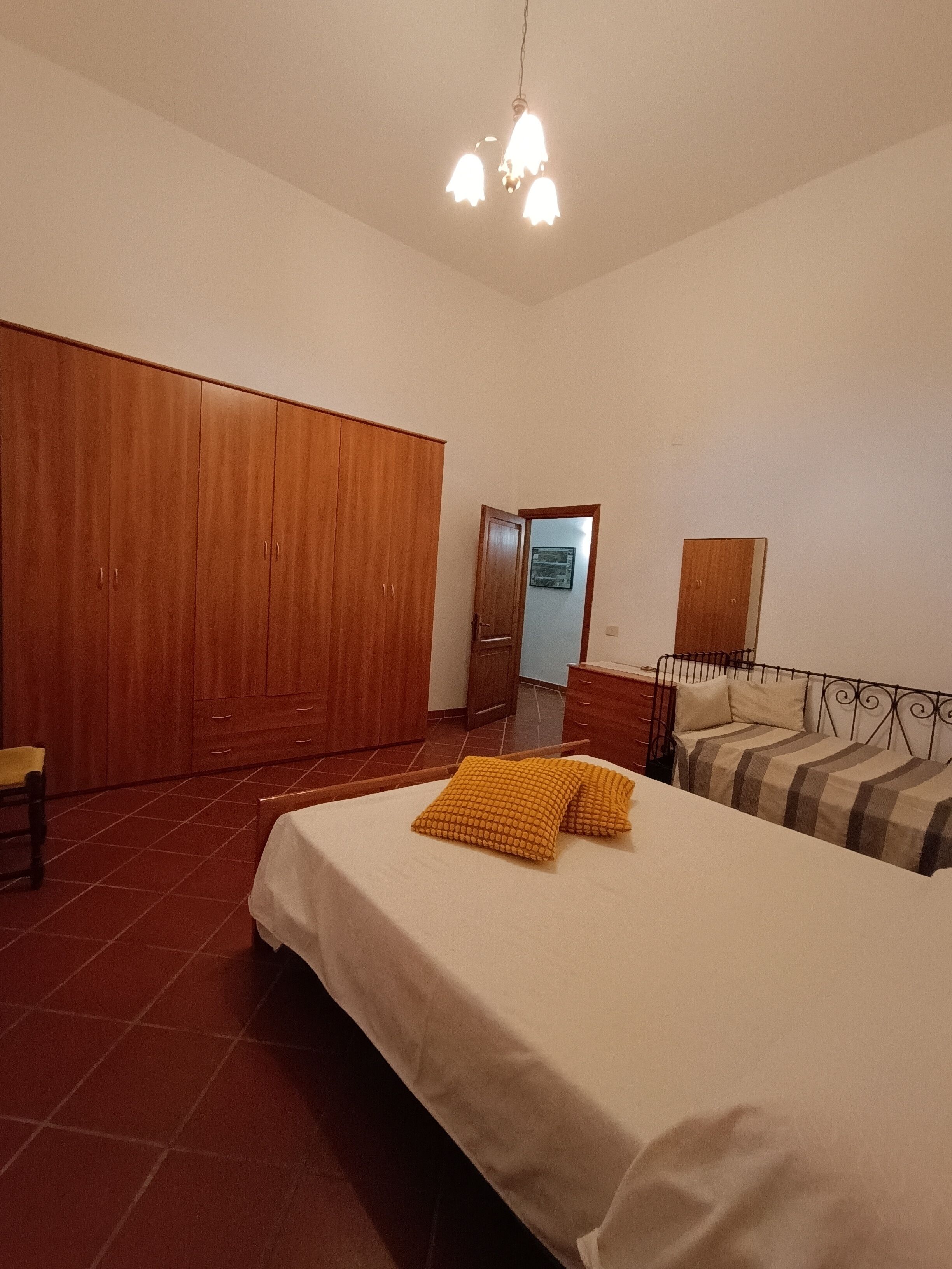2 slaapkamers, een strijkplank/strijkijzer, gratis wifi, beddengoed