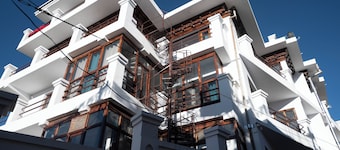 Situated 10 mints from airport 10 mints from main market and mountains view.