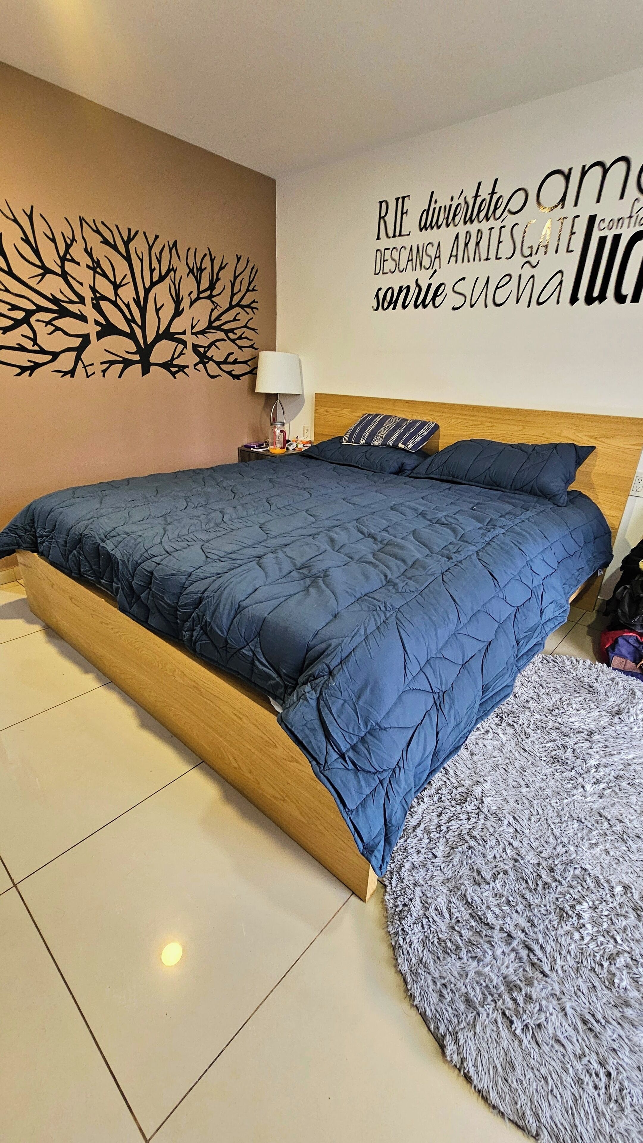 Executive studio suite | Luxe beddengoed, een kluis op de kamer, individueel gedecoreerd