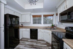 Microwave, oven, stovetop, dishwasher - MY SCOTTSDALE GEM (Scottsdale)