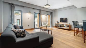 Signature Duplex | Living area | 42-inch Smart TV with digital channels, Netflix, Hulu