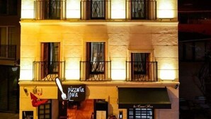A multi-story building with balconies and a ground-level restaurant named "Pizza 24". - Urban Quarters - Asmali Mescit (Istanbul)
