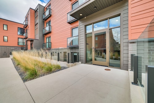Walk Everywhere! Central Traverse City Condo