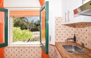 Refrigerador y cafetera y tetera 