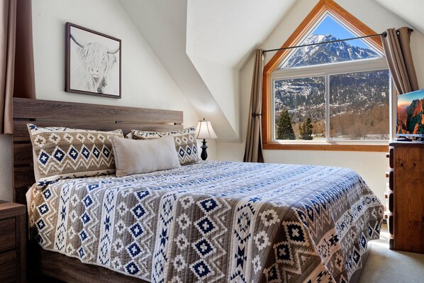 4 bedrooms, desk, free WiFi, bed sheets