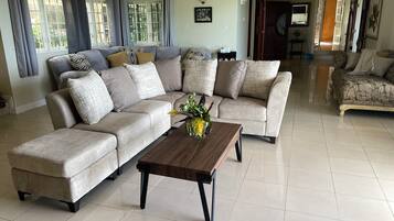 Smart-TV, Tischtennisplatte