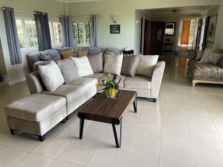Spacious Oceanview Villa W/ Pool & Staff In Gated Montego Bay Community - Montego Bay