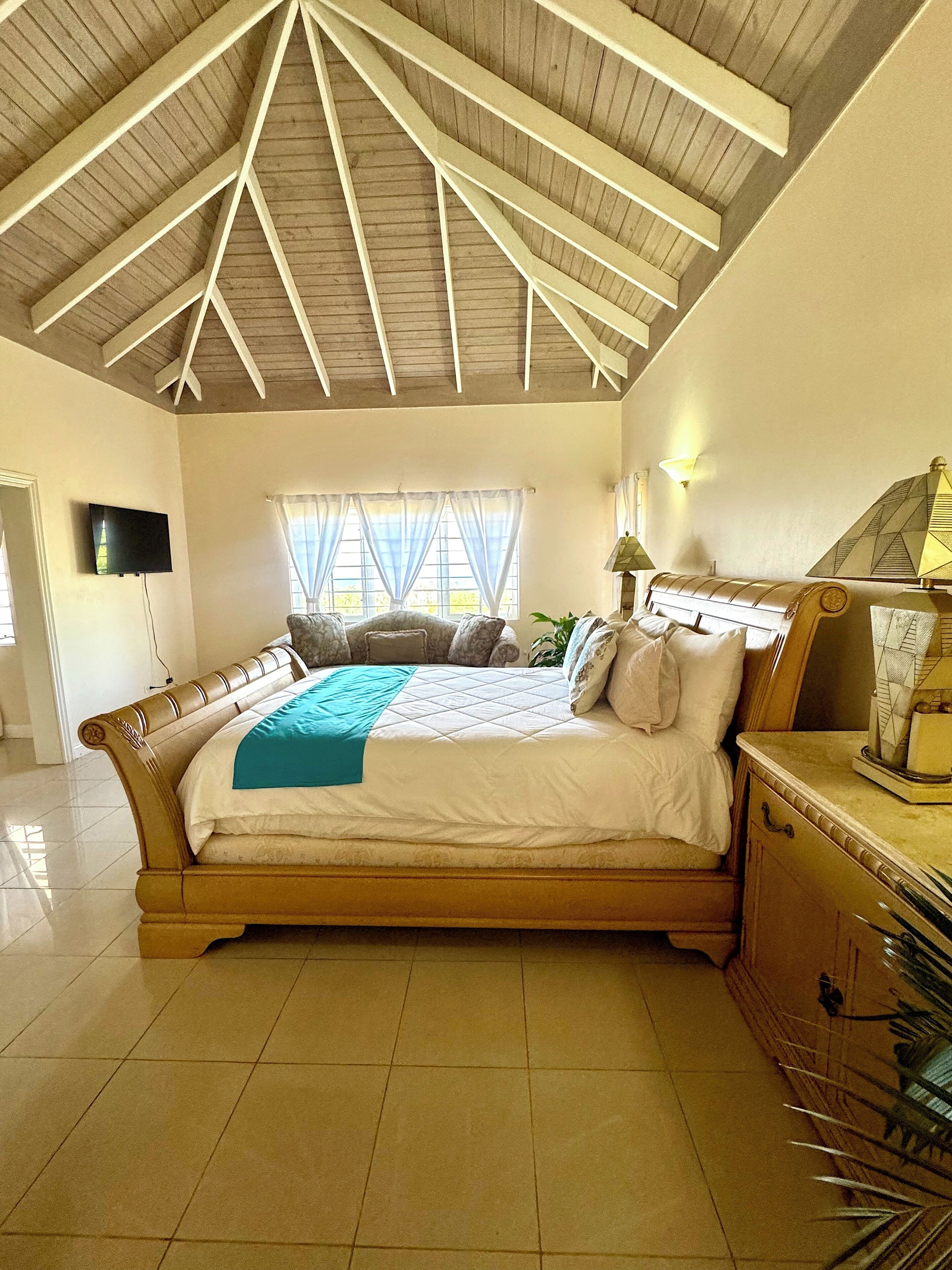 5 Schlafzimmer, Schreibtisch, Bügeleisen/Bügelbrett, Reisekinderbett