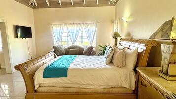 5 Schlafzimmer, Schreibtisch, Bügeleisen/Bügelbrett, Reisekinderbett