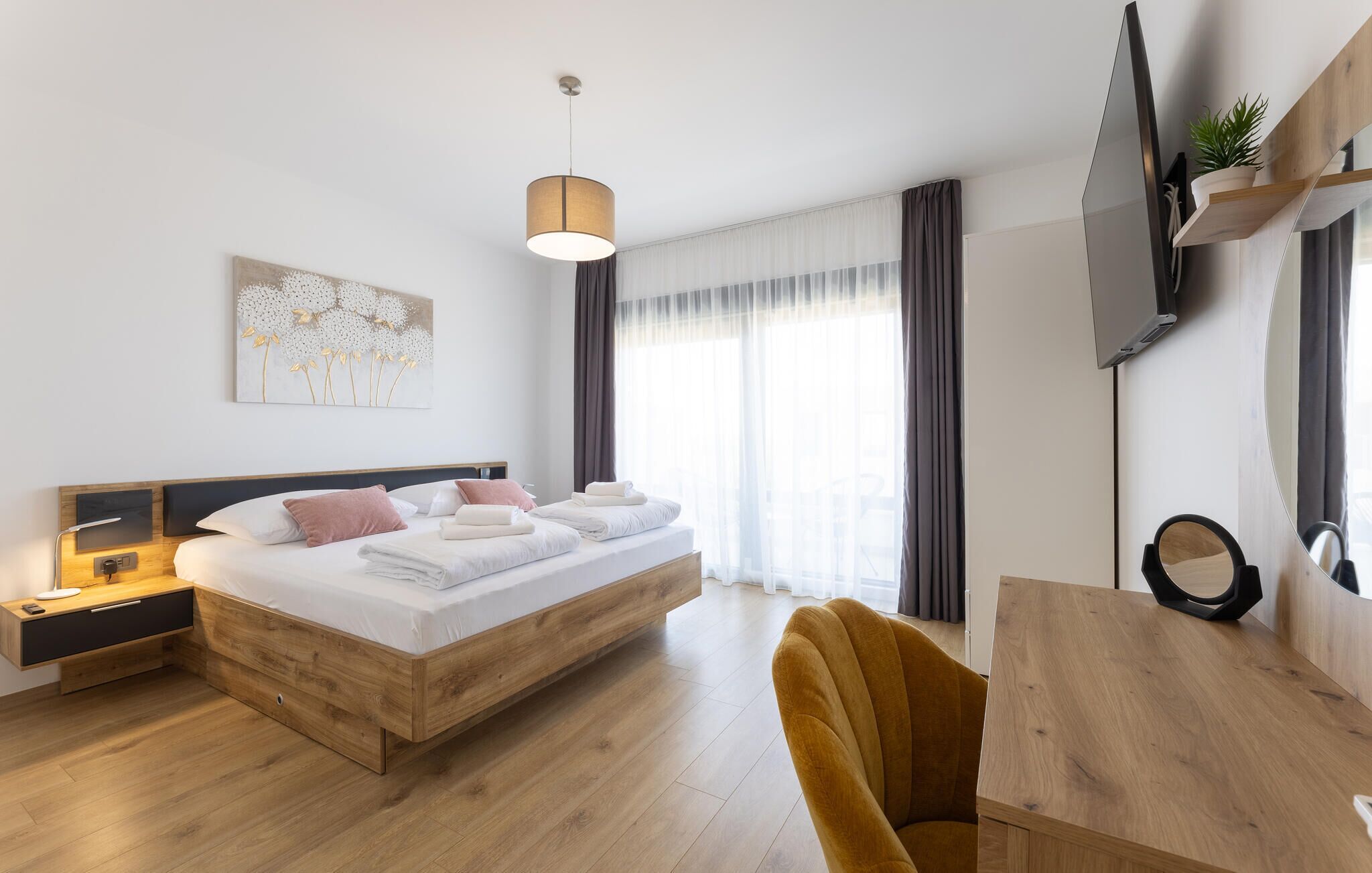 5 bedrooms, in-room safe, travel cot, free WiFi