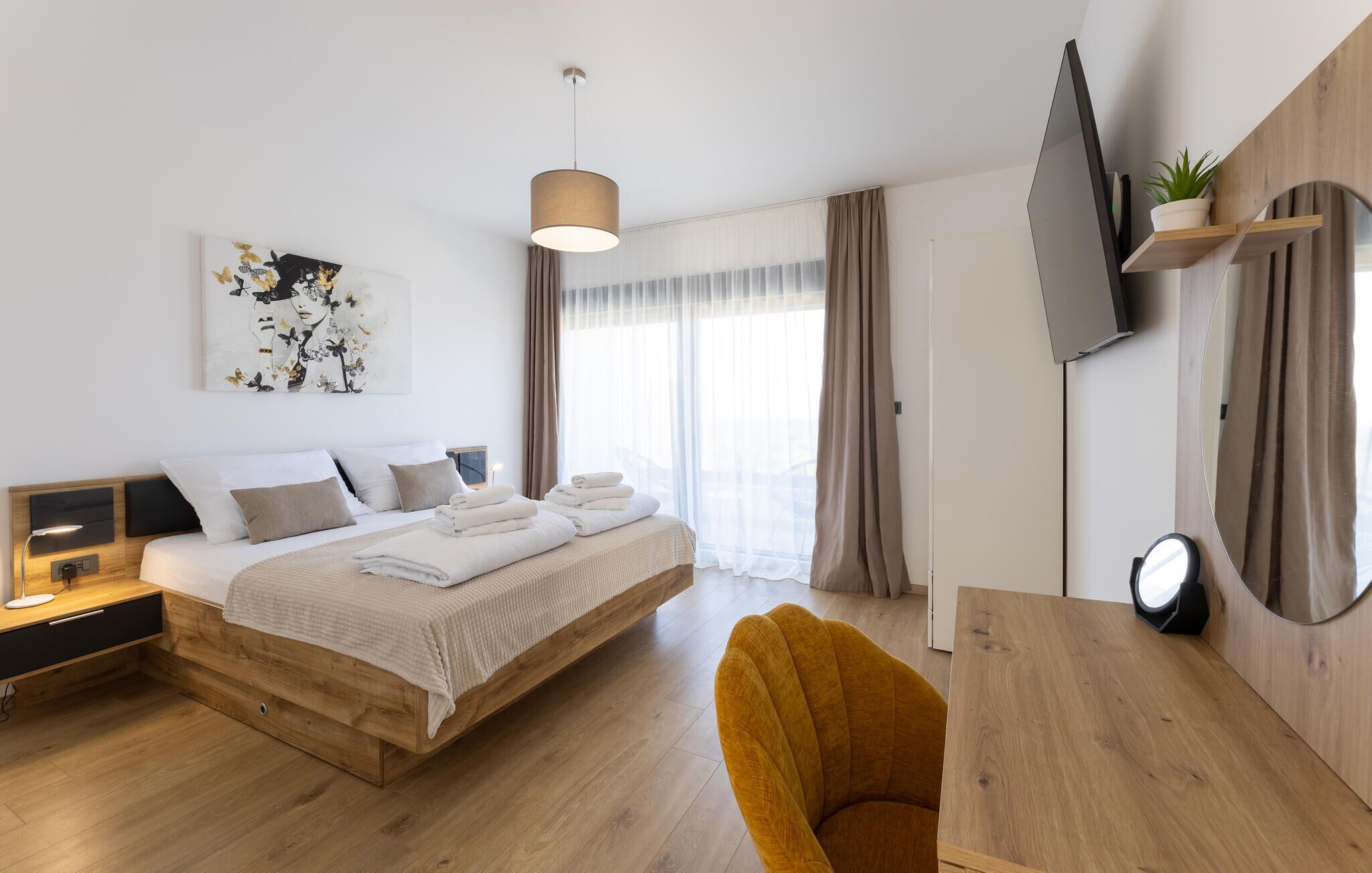 5 bedrooms, in-room safe, travel cot, free WiFi