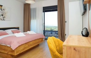 5 bedrooms, in-room safe, travel cot, free WiFi