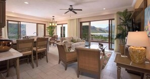 Een smart-tv en een open haard