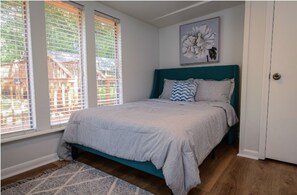 2 bedrooms, desk, iron/ironing board, WiFi