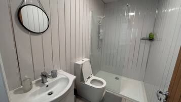 Towels, soap, shampoo, toilet paper