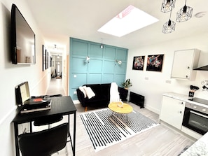Interior - Vibrant Bungalow 2 bedroom apartment, secure private parking  (Acocks Green)