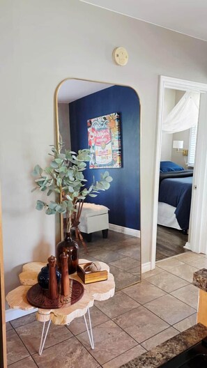 2 habitaciones, tabla de planchar con plancha, wifi y ropa de cama 