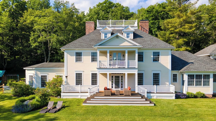 Secluded Estate w/ Guest House, Private Pond, Gym, & Movie Theater Sunny Pond