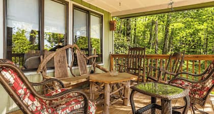 Ash Vale by Avantstay Expansive Deck + Ping Pong + Covered Porch Blue Ridge Mountain Escape