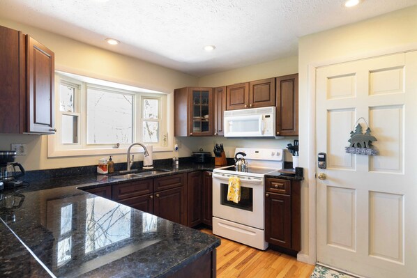 Interior - Deck w/ Forest Views, Ping Pong Blue Ridge Mtn Escape Ash Vale by Avantstay (Mars Hill)