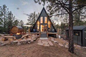 Front of property - Acute Cabin (Florissant)