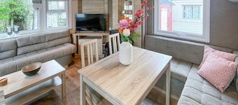 2 bedroom cozy (sta)caravan in Makkum
