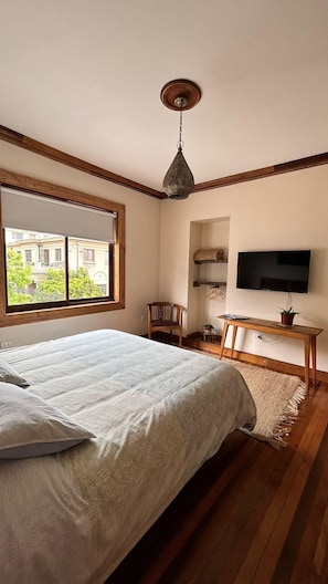 Habitación, 1 cama Queen size | Ropa de cama de alta calidad, edredón y tabla de planchar con plancha 