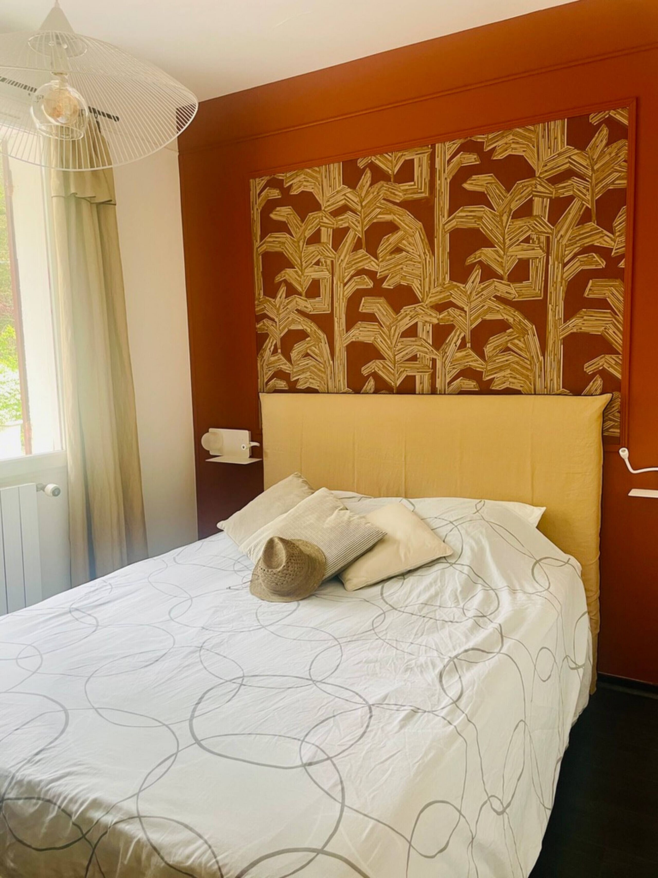 2 bedrooms, iron/ironing board, WiFi