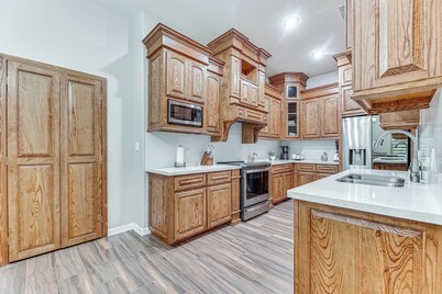 Weslaco Home w/ Fenced Yard: 2 Mi to Downtown