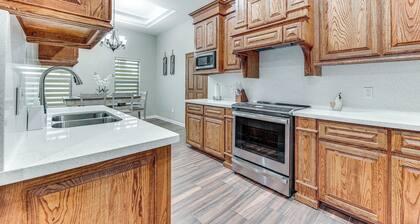 Weslaco Home w/ Fenced Yard: 2 Mi to Downtown
