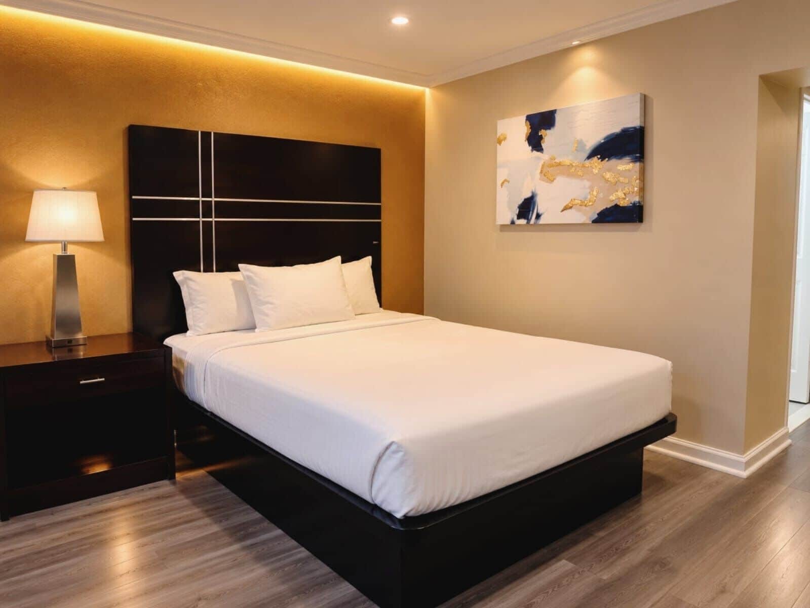 Room, 1 King Bed, Non Smoking, Private Bathroom | Free WiFi, bed sheets