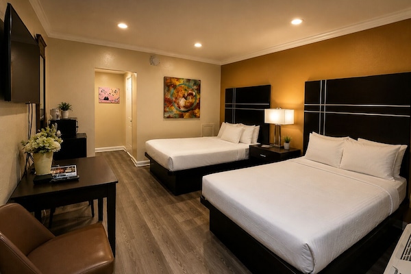 Double Room, 2 Double Beds, Non Smoking, Private Bathroom | WiFi (free), bed sheets