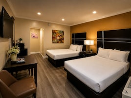 Double Room, 2 Double Beds, Non Smoking, Private Bathroom | WiFi (free), bed sheets